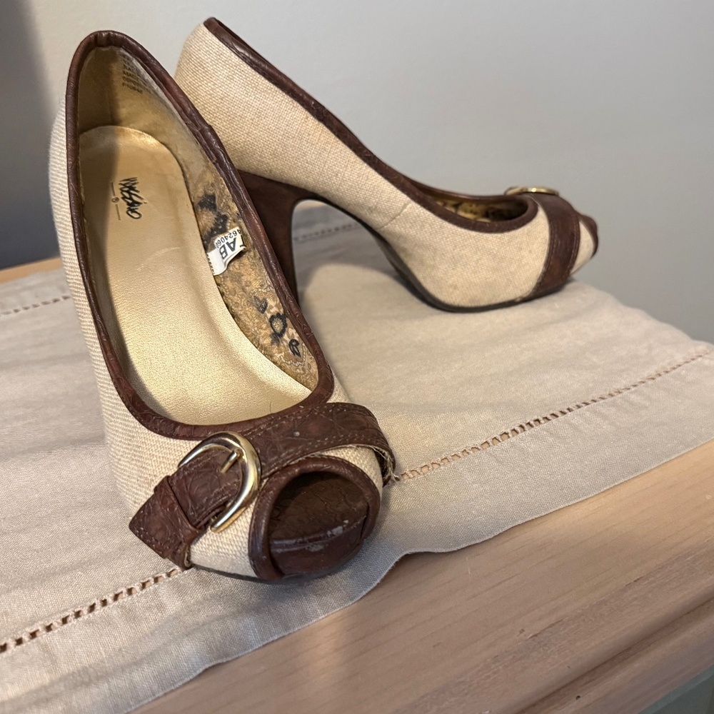 Mossimo Beige & Brown Peep Toe Heels – Buckle Detail